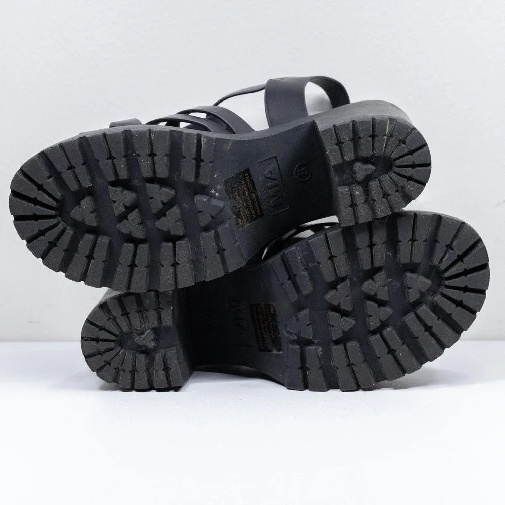 MIA tira sandals